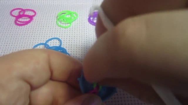 Браслет хвост пегаса из резинок Rainbow Loom | Bracelet tail Pegasus Rainbow Loom смотреть онлайн