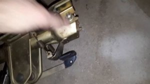 Почему руль стучит и болтается  на ваз 2112?! Причина стука?