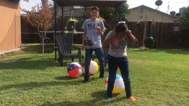 Beachball pop challenge!!! смотреть онлайн