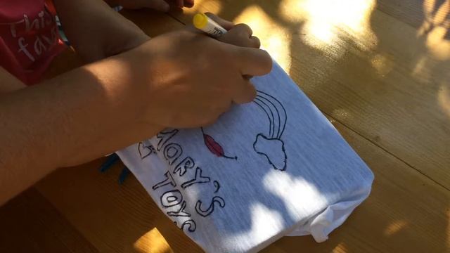 ВЛОГ Разукрашиваем футболку фломастерами для ткани Видео для детей смотреть онлайн