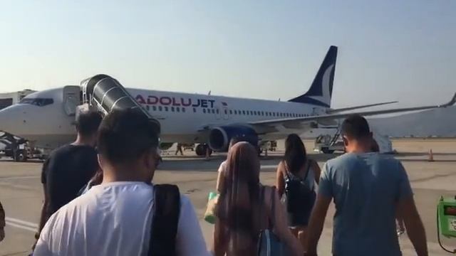 AnadoluJet B737-800 Boarding at Milas-Bodrum Airport(BJV) смотреть онлайн