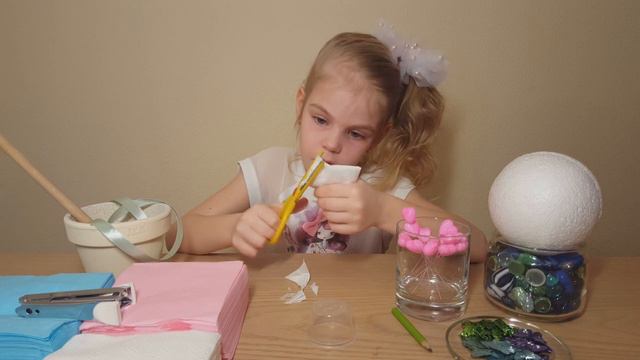 ПОДАРОК НА 8 МАРТА СВОИМИ РУКАМИ смотреть онлайн