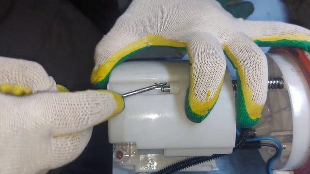 Замена топливного фильтра в баке на мазда 6 GJ. смотреть онлайн