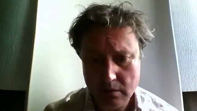 Варел Лозовой читает. "День. Ирпень. Метрономы понурые сосен..." смотреть онлайн