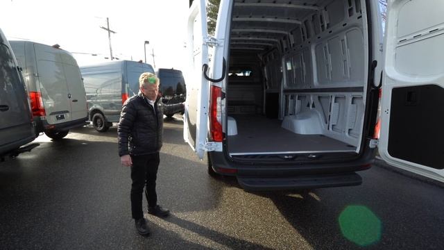 2023 Mercedes-Benz Sprinter Cargo Van Dually 170 | Video tour with Roger смотреть онлайн