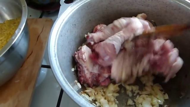 ДЕРЕВЕНСКАЯ каша с МЯСОМ в КАЗАНЕ из БУЛГУРА! смотреть онлайн
