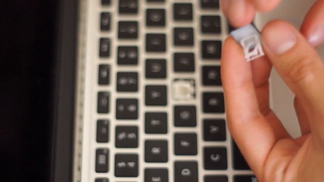 How to clean, remove Keyboard Keys - MacBook Pro 13 Retina смотреть онлайн