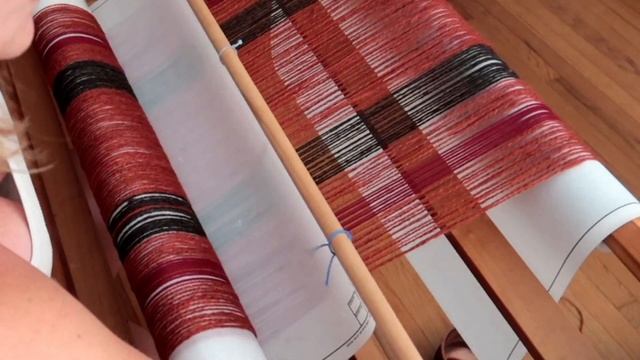 Rigid Heddle Loom Weaving! Tablerunner from Malabrigo! Easy Beginner Project Using Handspun as Warp смотреть онлайн