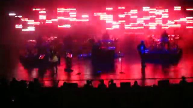 Massive Attack - "Babel" featuring Martina Topley-Bird (Gibson Amphitheatre 11/07/10) смотреть онлайн