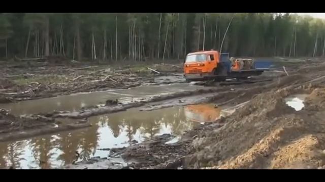 КАМАЗ и Урал транспортеры на гусеницах в грязи!страшный сон водителя!русская техника в сибирь смотреть онлайн