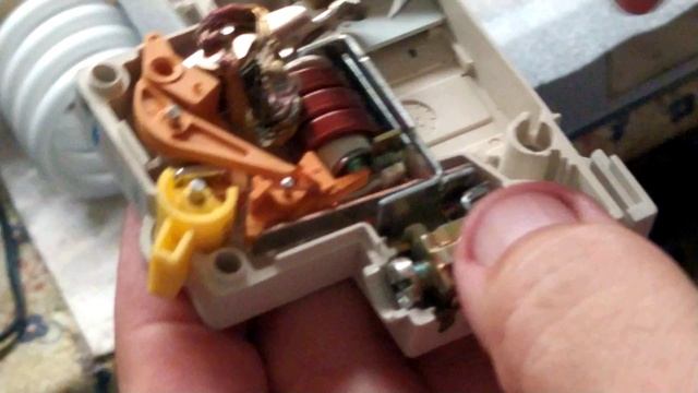 востановление электрического рубильника-автомата Автоматического выключателя