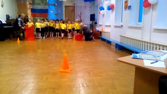 Веселые старты бег в мешке смотреть онлайн
