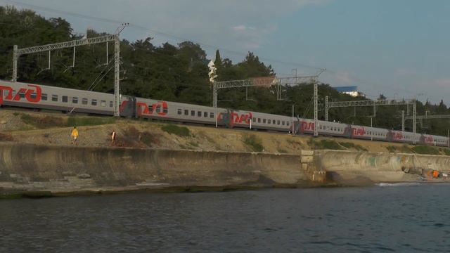 ЭП20-014 с поездом №102 Адлер — Москва смотреть онлайн