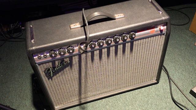 Fender 68 Custom Deluxe Reverb Redline Series Vintage Chan Demo 2 смотреть онлайн