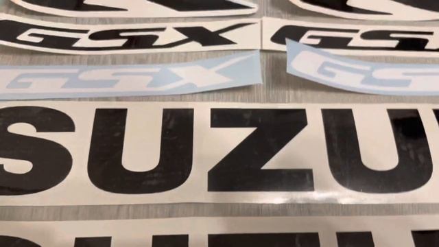 Набор наклеек для Suzuki GSXR 600 смотреть онлайн