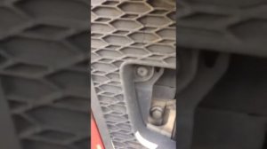 Замена противотуманки на Volvo fh4