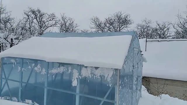 Теплица из профиля зимой. Нагрузка под снегом. смотреть онлайн