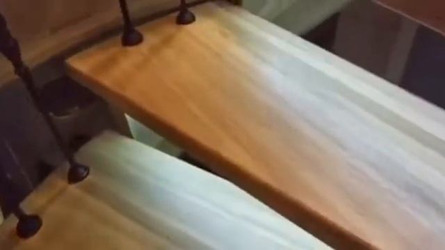 Видео клиента | Подсветка винтовой деревянной лестницы смотреть онлайн