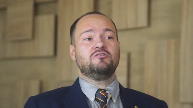 Что делать если второй собственник квартиры продает свою долю постороннему лицу? смотреть онлайн