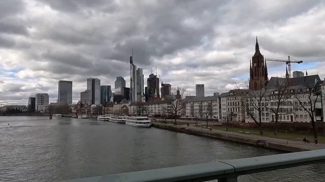 Влог из Франкфурта-на-Майне. Разочарования, небоскребы, достопримечательности. Германия смотреть онлайн
