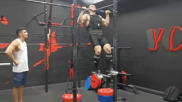 Эй, Шреддер, а сам-то почему не подтянулся с жилетом 20 кг? Исправляю! смотреть онлайн