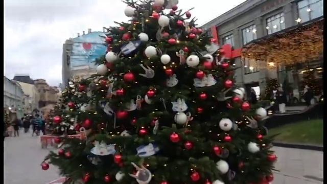 Идеи - как нарядить елку? Недорогие и интересные украшения для новогодней елки. смотреть онлайн