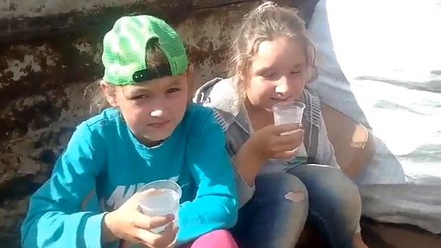 Челенж кто быстрее выпьет лемонад смотреть онлайн