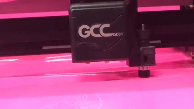GCC AR-24 vinyl cutting plotter смотреть онлайн