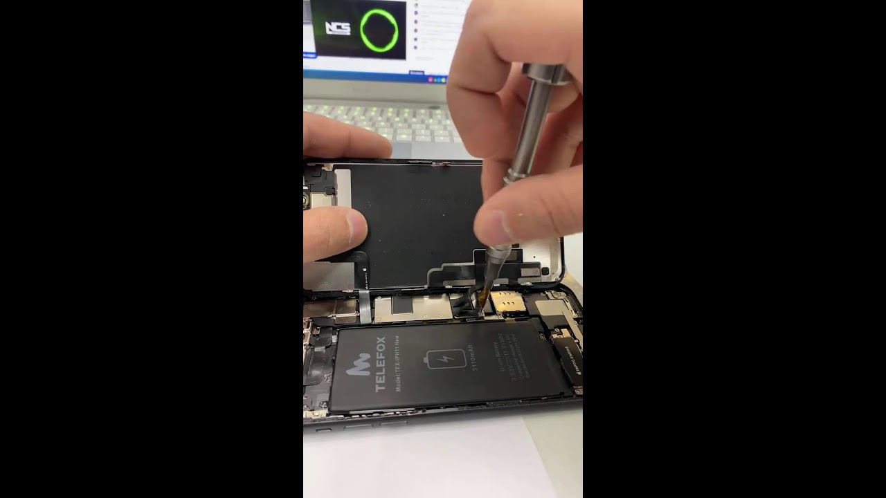 Замена аккумулятора iPhone 11 смотреть онлайн