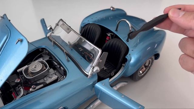 Unboxing 1:12 Diecast Model Car Shelby Cobra 427 SC by Kyosho смотреть онлайн