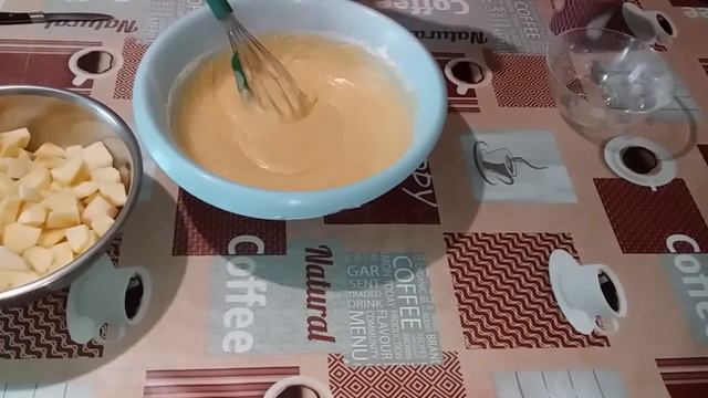 ШАРЛОТКА С ЯБЛОКАМИ // ЯБЛОЧНЫЙ ПИРОГ, КОТОРЫЙ ТАЕТ ВО РТУ ! смотреть онлайн