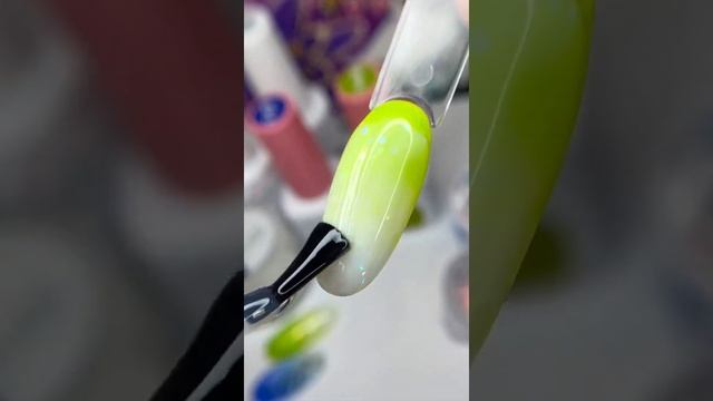Трендовый зеленый маникюр #shorts #идея маникюра #дизайн ногей смотреть онлайн