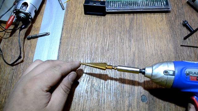 Простенький обзор. Патрон для мини дрели, ВольтАмперметр, Алмазные фрезы, Ступенчатое сверло смотреть онлайн