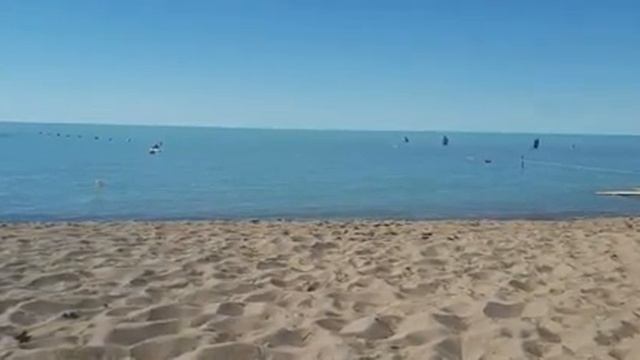 Озеро Балхаш - то же место в Чубар-Тюбек (Шұбар Түбек) в 9.00 утра - уже волны, женские визги и люд смотреть онлайн