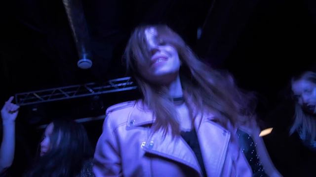 Masha Hima — Когда девочка идет в слэм смотреть онлайн