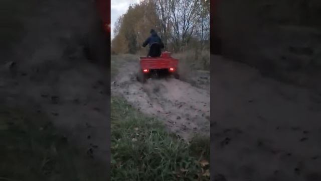 мотороллер Муравей по грязи в Тракторной колее смотреть онлайн