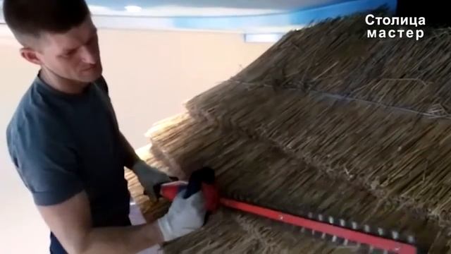 Укладка декоративной кровли из камыша для бассейна смотреть онлайн