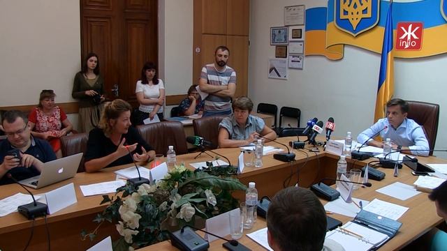 Питання щодо зрізання дерев у сквері на Польовій викликало суперечки на виконкомі смотреть онлайн