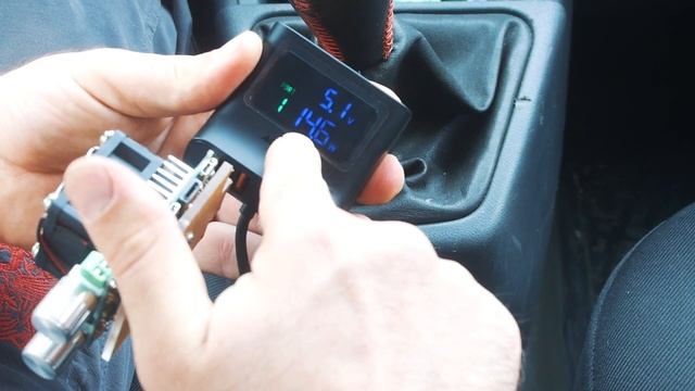 4 МОЩНЫХ ЗАРЯДНЫХ ВХОДА ДЛЯ ВСЕЙ СЕМЬИ В АВТО! смотреть онлайн
