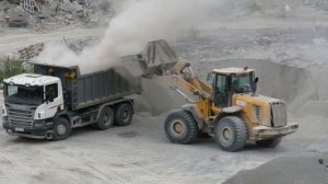 6х4 САМОСВАЛ на погрузке Scania P-380, Фронтальный погрузчик JCB