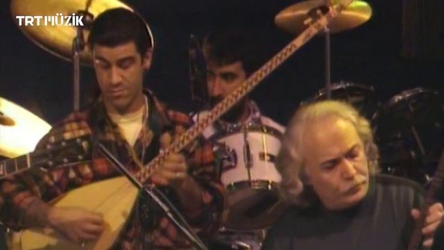 🎸 Efsaneler Aynı Sahnede | Barış Manço & Cem Karaca - Uzun İnce Bir Yoldayım #AnadoluRock