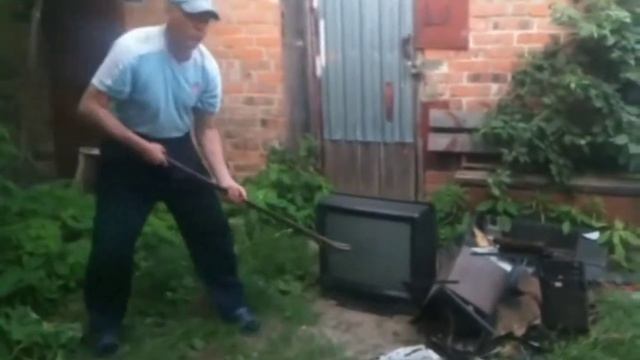 Добрый мужик помог починить телевизор бабушке смотреть онлайн