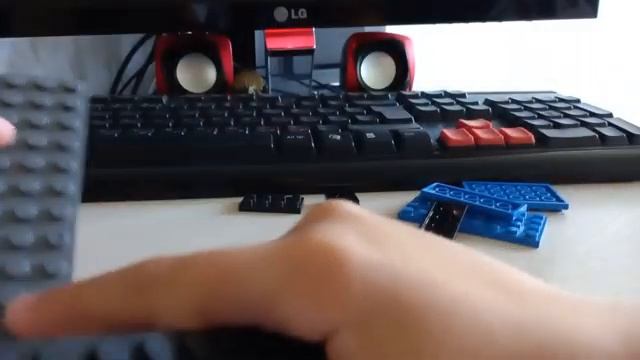 Как зделать телефон и наушники из лего смотреть онлайн