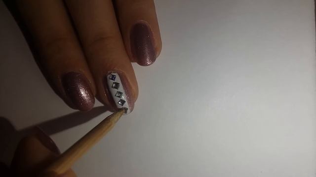 Маникюр со стразами I Nail Art Tutori смотреть онлайн