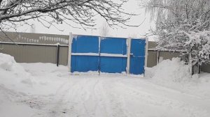 Мотороллер муравей с отвалом для чистки снега.