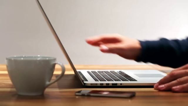 Фермер смеялся над соседом, купившим скрытую камеру, а узнав, что жена зачастила в конюшню по ночам