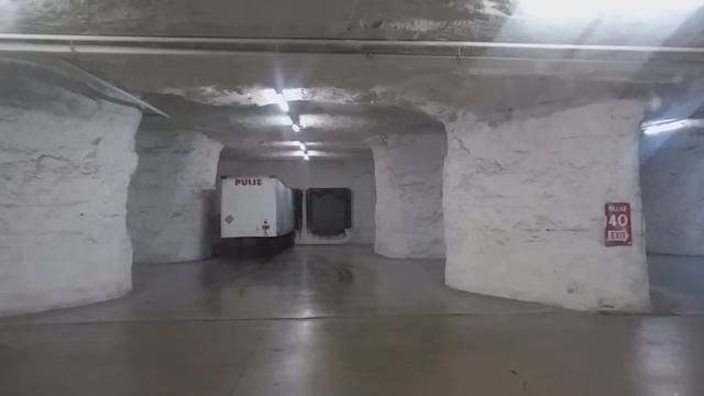 Склады в пещерах. Убежище от торнадо. смотреть онлайн