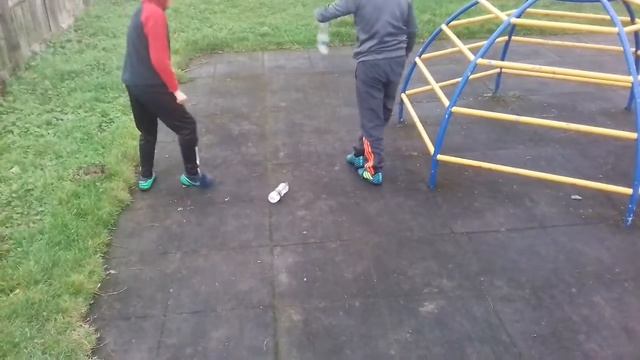Ultimate Bottle Flip Challenge (NOT) смотреть онлайн