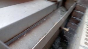 баня из бревна,перегородки из кирпича.