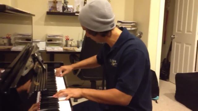 Rocco Haro Piano Man смотреть онлайн